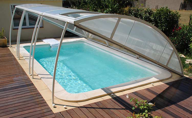 Piscina Mancora con scafo in vetroresina